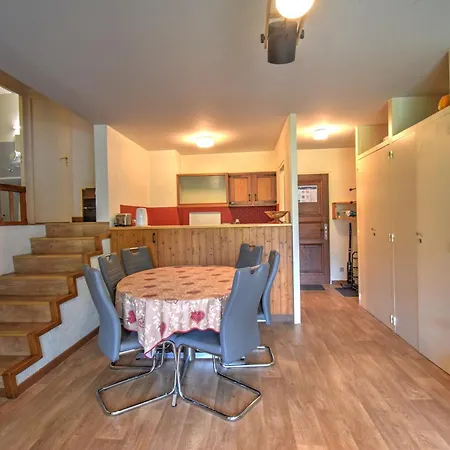 Ideal Au Pied Du Pleney Pour 4/5 Personnes, A 800m Du Centre De - Fr-1-524-94 *